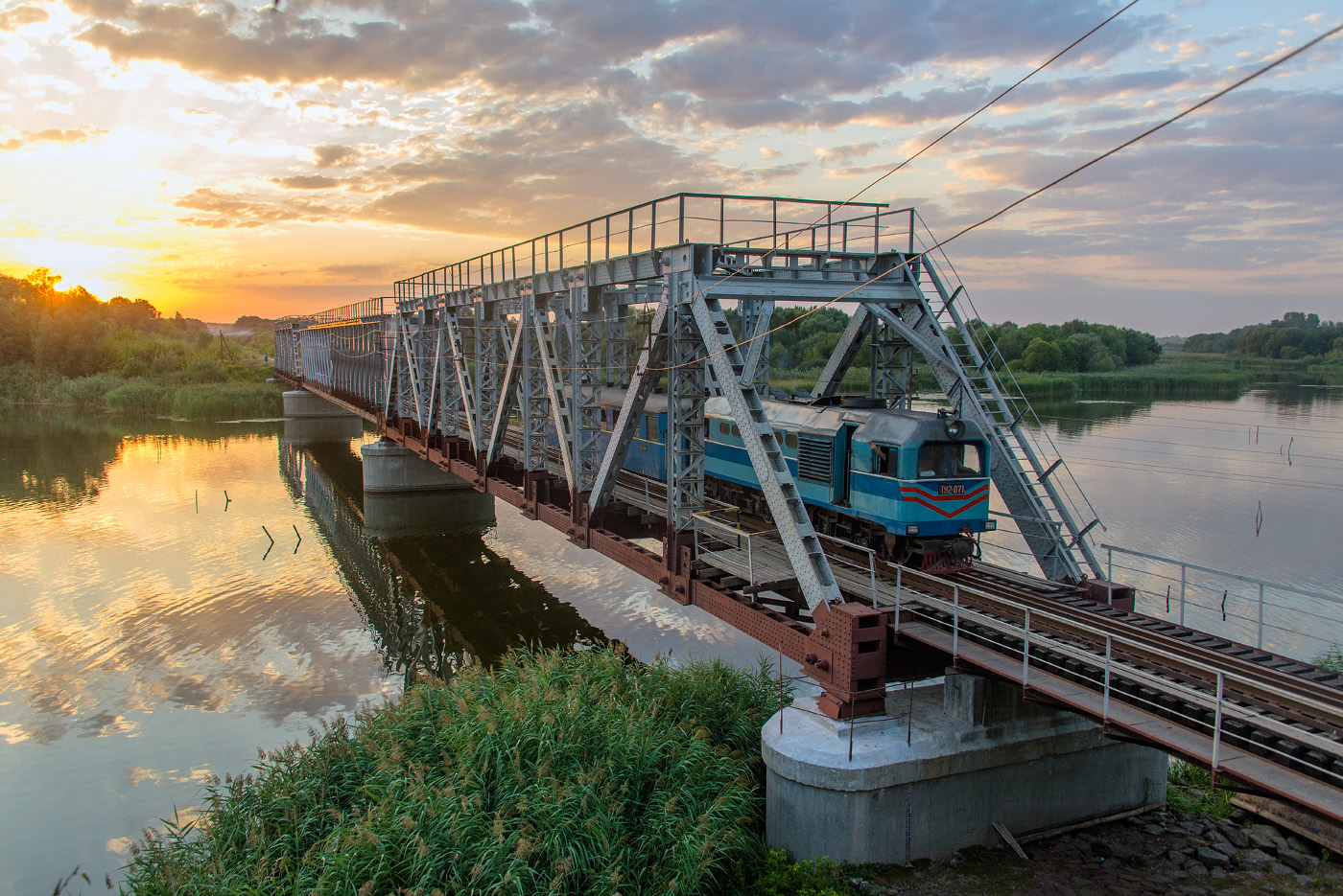 Тепловоз ТУ2-071, міст через р. Південний Буг на перегоні Гайворон - Бершадь. Кіровоградська область, Гайворон