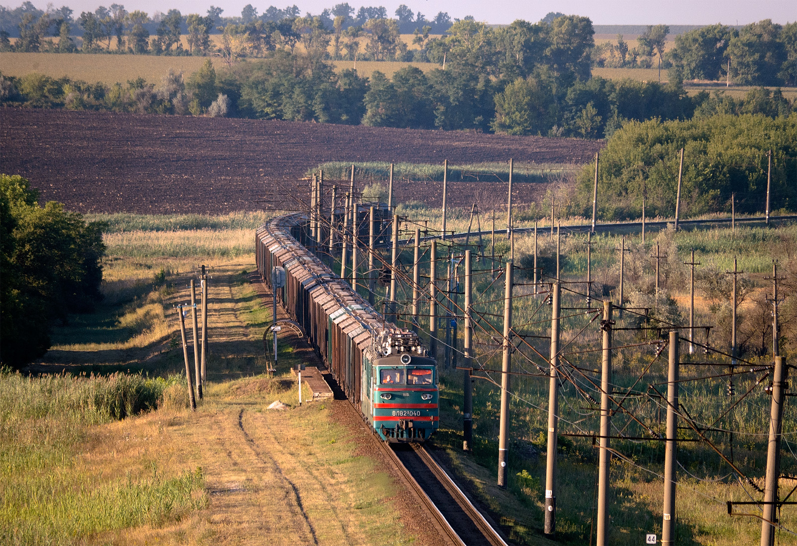 ВЛ82М-040. Україна, Харківська область, перегін Радьківські Піски - Переддонбасівська